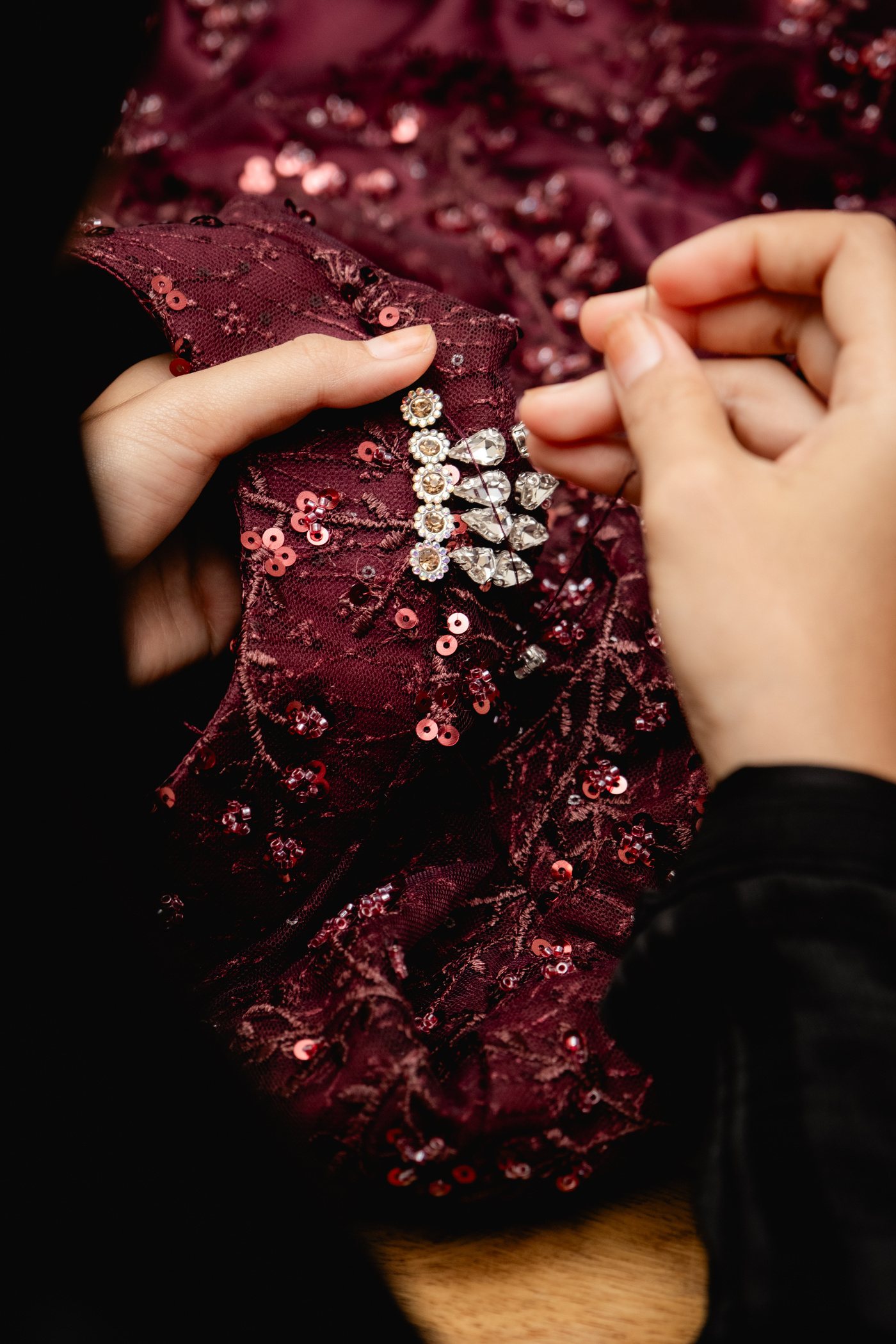 Detail pengerjaan embellishment pada koleksi The Bridal